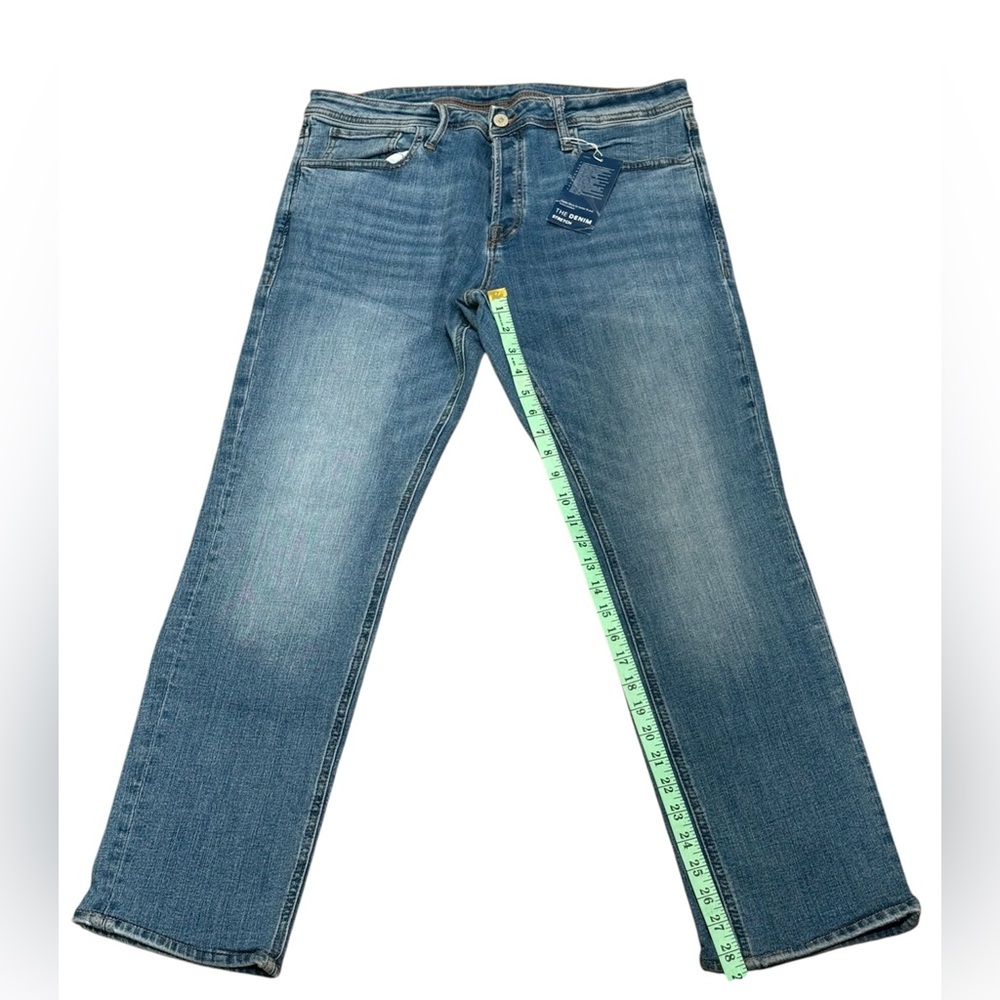 Classic Blue Straight Jeans with Subtle Fading